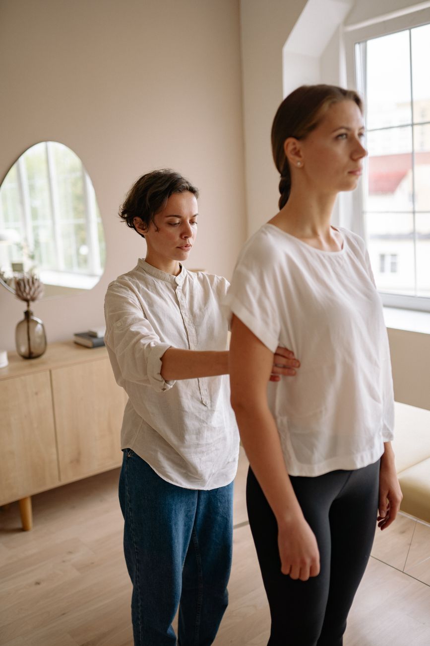 Nurse practitioner during an HRT consultation